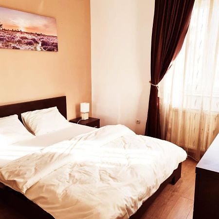 Ideal Apartments Oradea Luaran gambar
