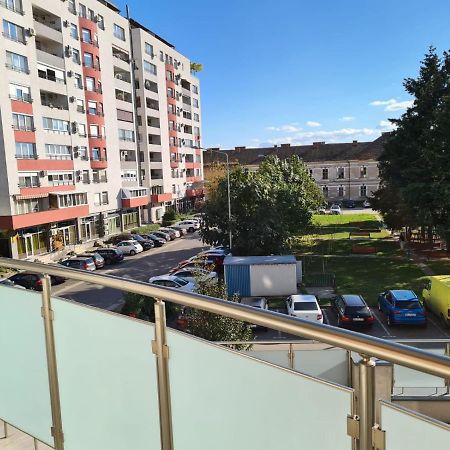 Ideal Apartments Oradea Luaran gambar